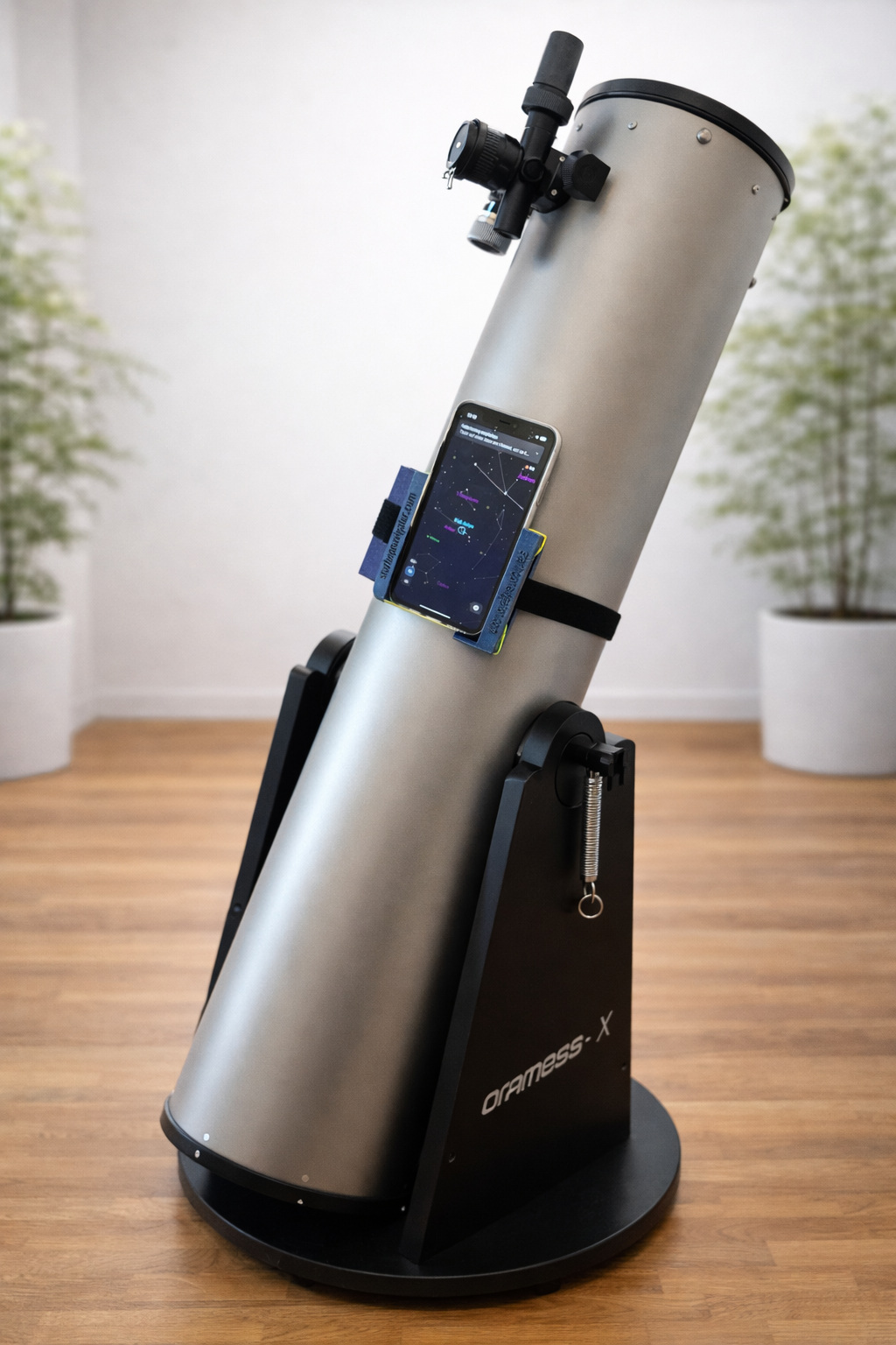 Halterung mit Handy am geschwenkten Dobson